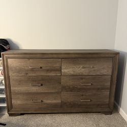 Modern 6-Drawer Dresser – Great Condition!