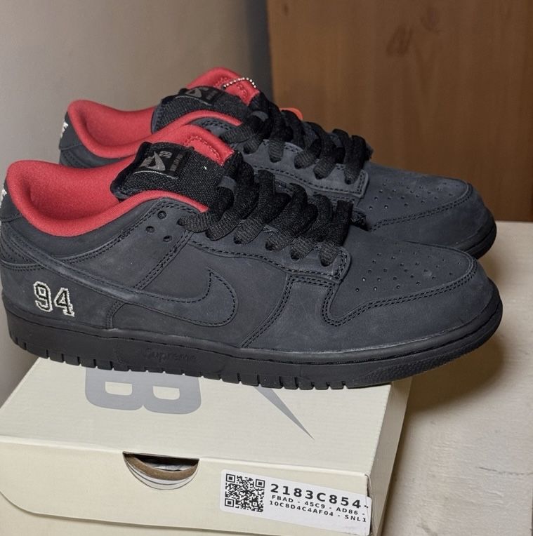 Supreme low nike dunks