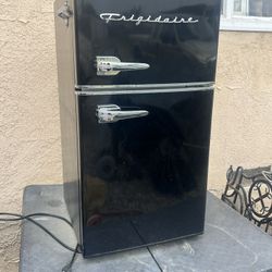 Mini Fridge Frigidaire