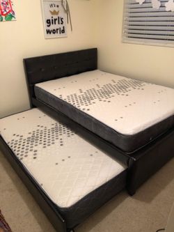 Full/twin bed with mattresses