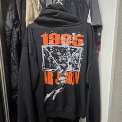 Hoodie Jordan SBB Size M $70 Cash