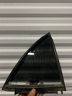 2013 Toyota Corolla Glass Side
