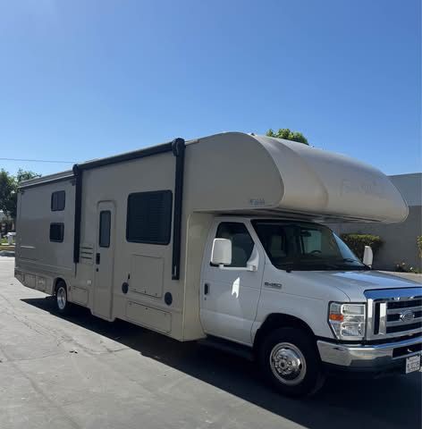 2019 Four Winds 30D Motorhome With Low Miles