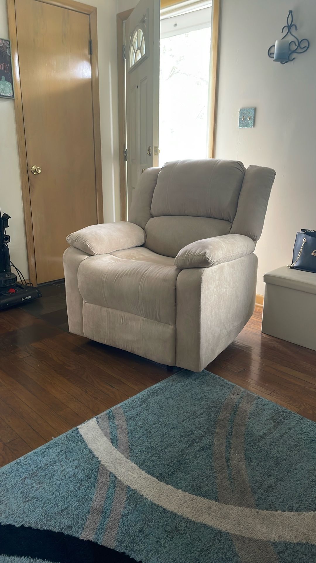 Recliner Excellent Condition