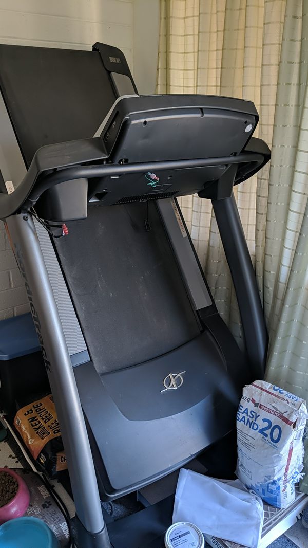 Treadmill with incline NordicTrack A2250 PRO for Sale in Phoenix, AZ