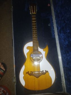 Bajo Quinto Martin Macias