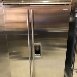 SUB ZERO 42” STAINLESS STEEL BUILT IN SIDE BY SIDE REFRIGERATOR Floor Model 