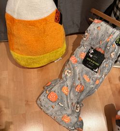 New Kids 🎃 Pillow & Glow in the Dark Blanket Set