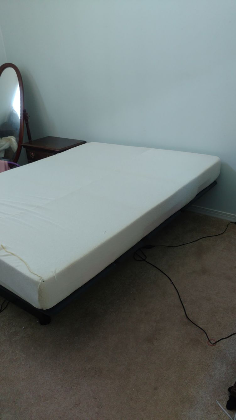 Ashley Queen adjustable bed with remote