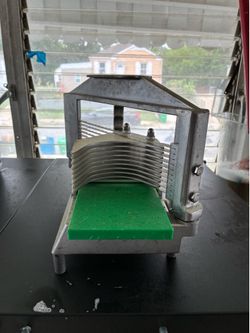 Commercial Tomato Slicer with Cutting Board