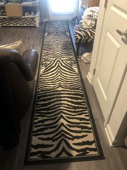 Black And White Runner