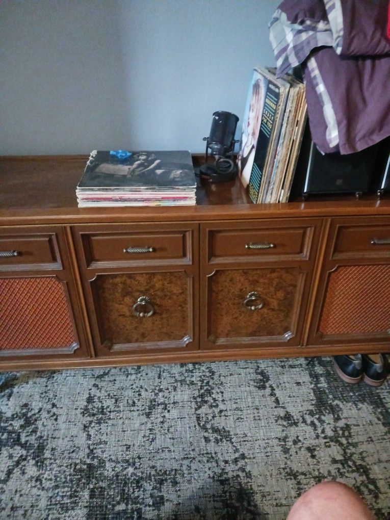 1960s Home Stereo Turntable