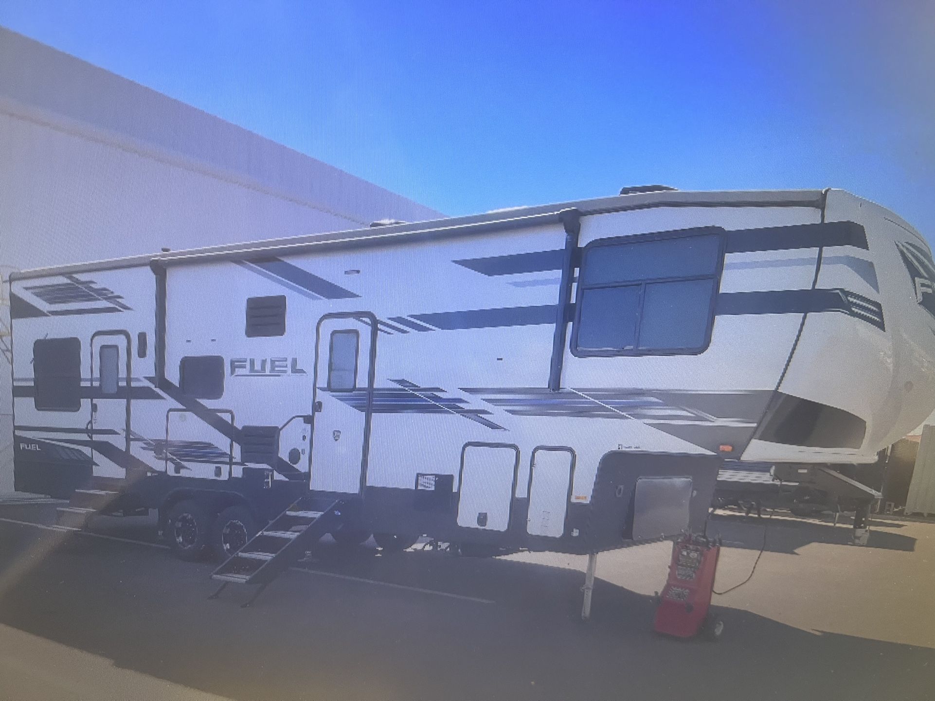 2021 FUEL 323 Toy Hauler
