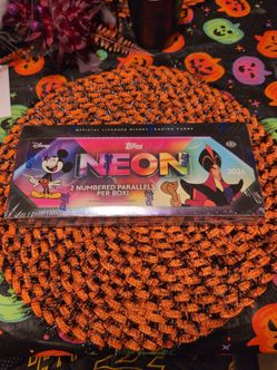 Topps Disney Neon 2026 Trading Cards Box