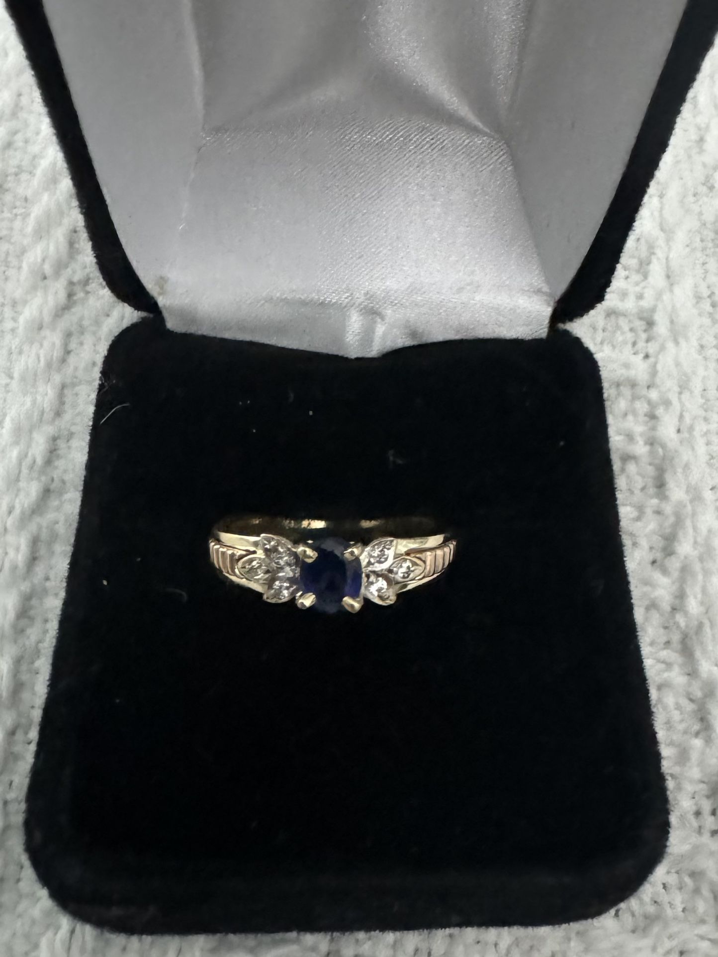 14k Sapphire And Diamonds Ring
