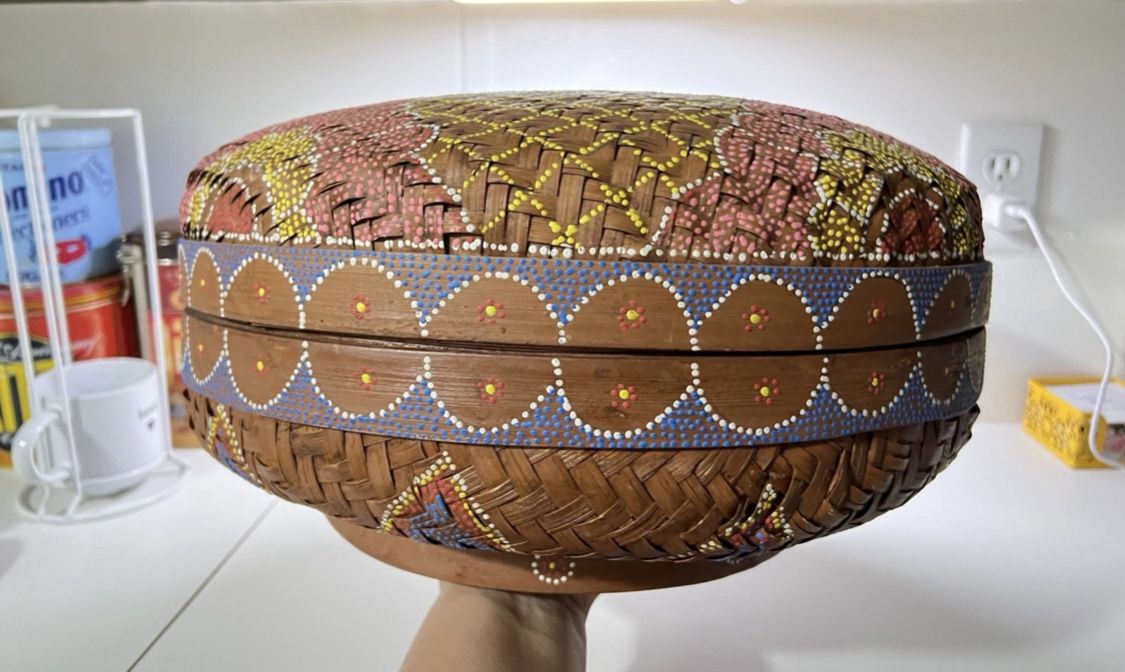 Basket Round Indonesian Hand painting Basket & Lid Beautiful hand-painted baske