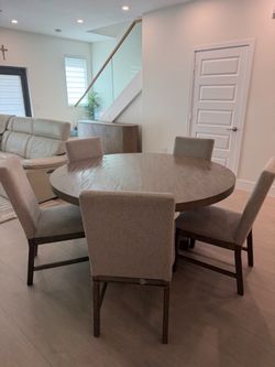 Rond  table 60 in - Asheley Furniture + 5 chairs