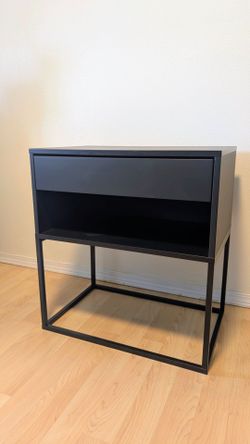 2 Nightstands/End Tables