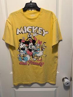 Disney Mickey and Friends yellow Graphic T-shirt size large