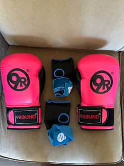 Kickboxing gloves and padded wraps
