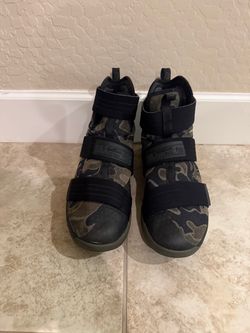 Nike LeBron Solider 10 Size 13