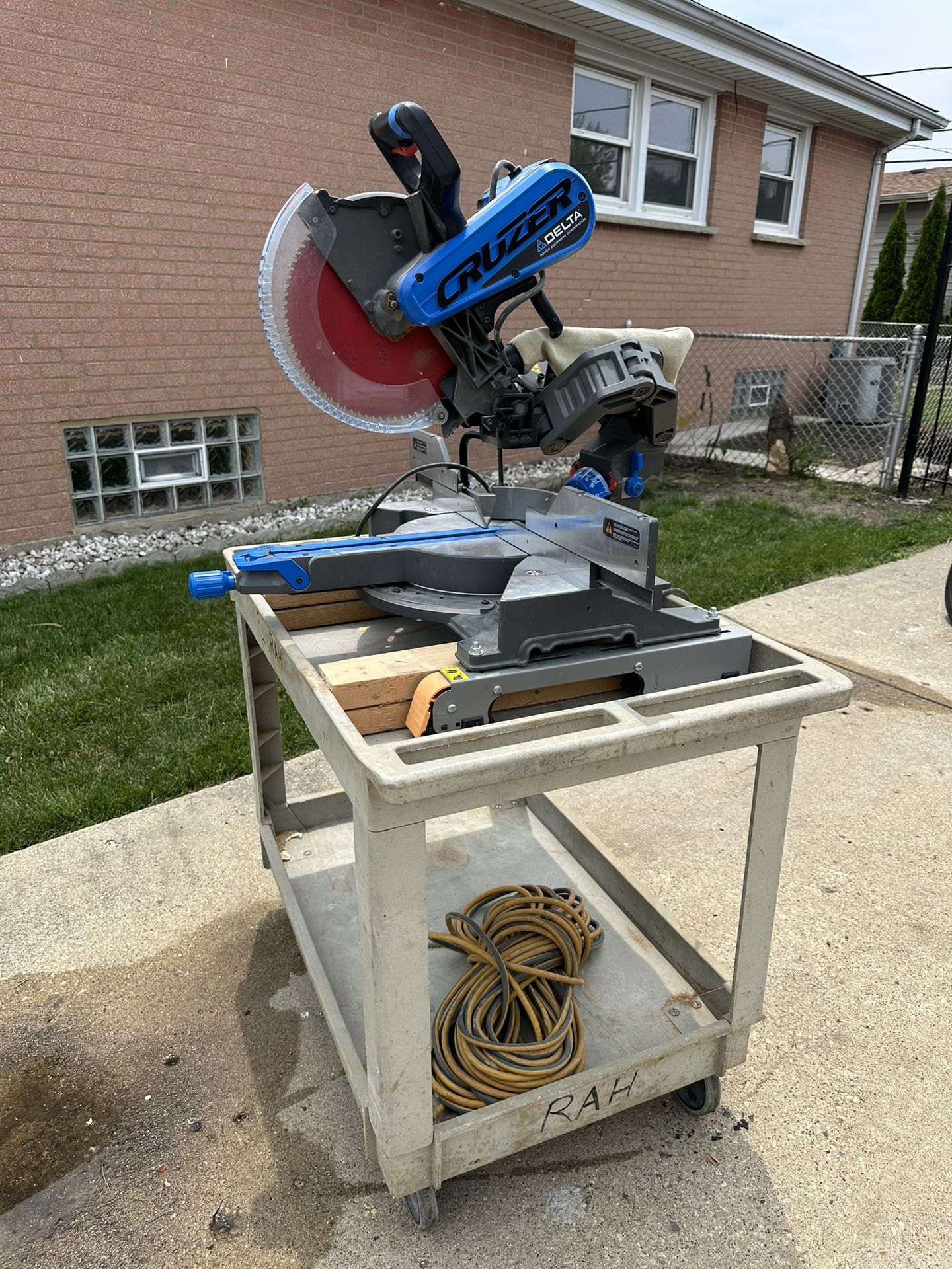 Delta 12 in. Dual Bevel Sliding Cruzer Miter Saw