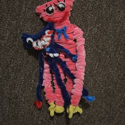 Kissy missy pipe cleaner craft with a huggy wuggy freebie