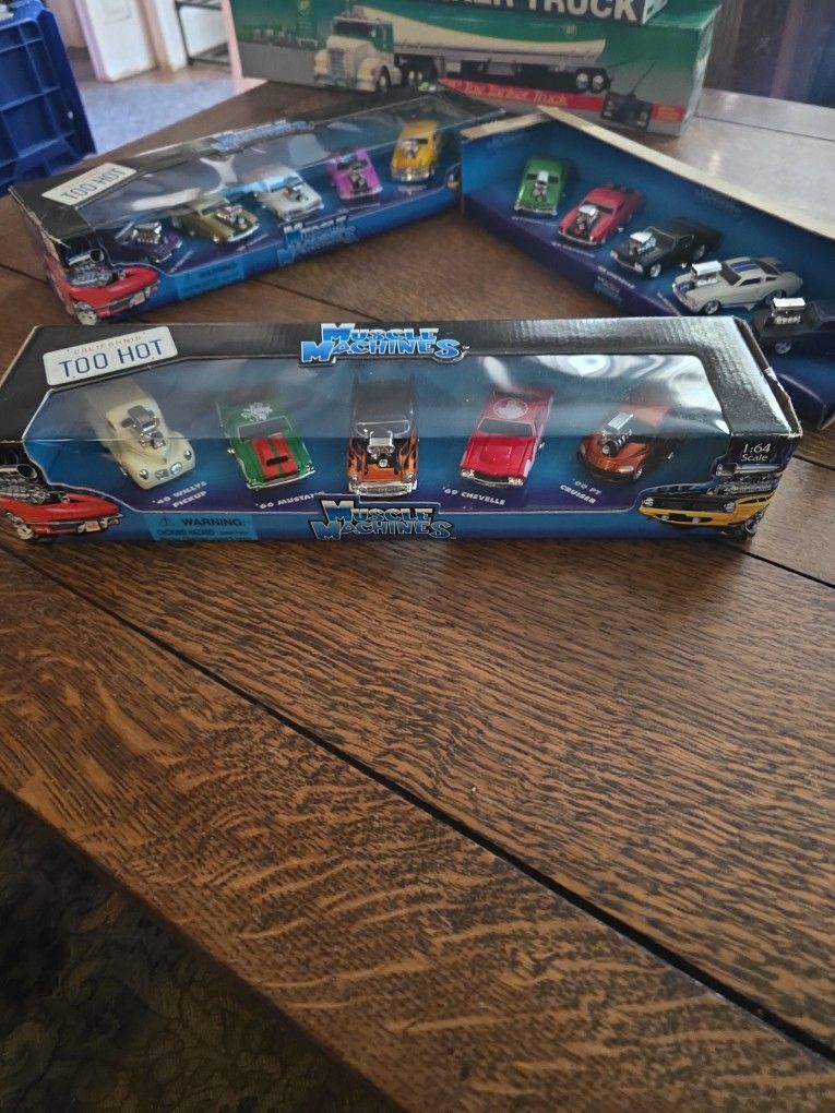 Hot Rod Muscle Machines Die Cast Toys