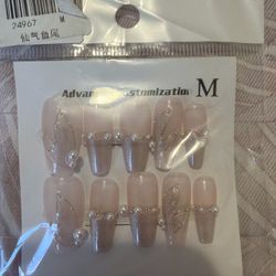 Press-On Nails with Pearl and Glitter Design