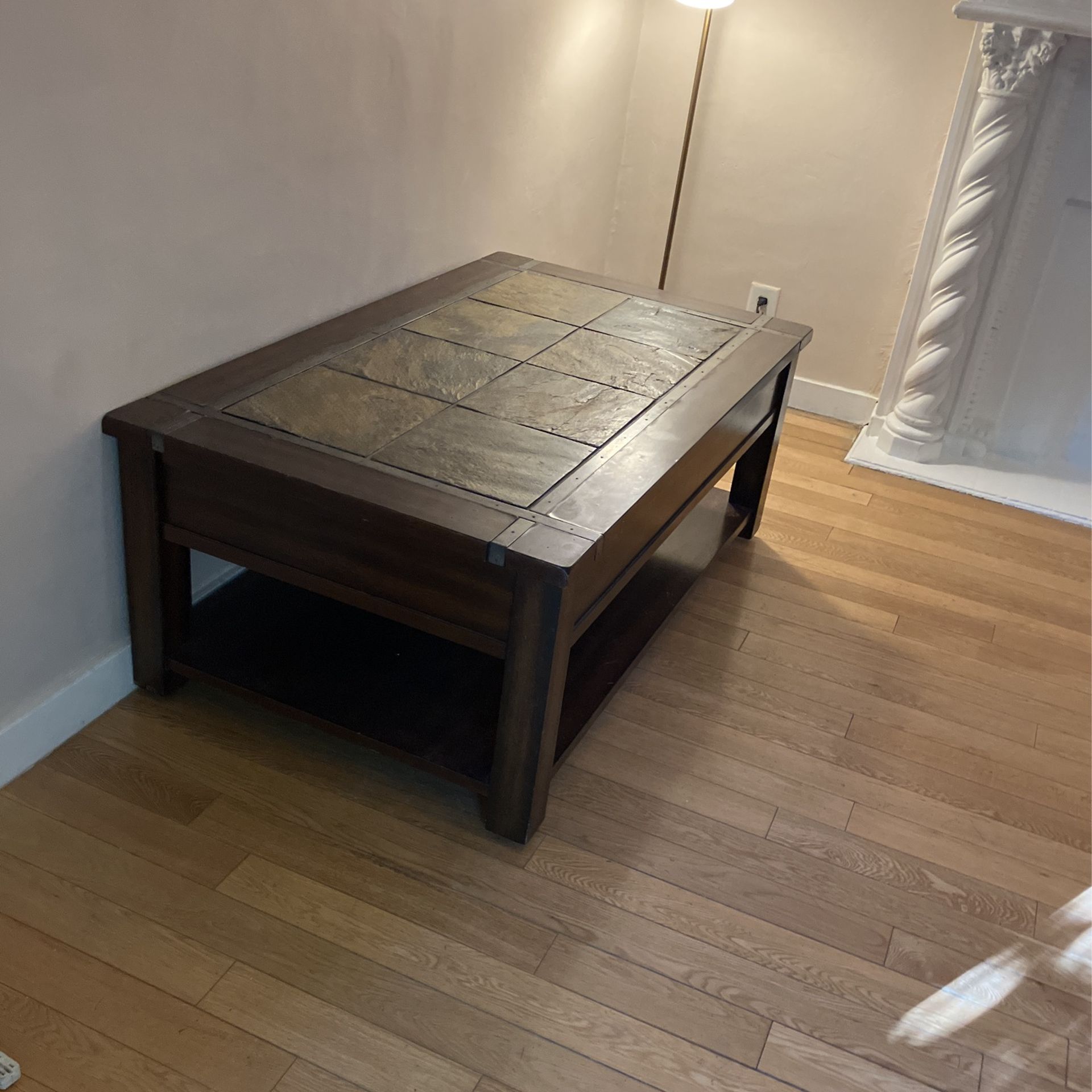 Coffee Table / Table