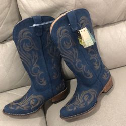 New Womens Boots SZ. 7 ( See All Pictures Please)
