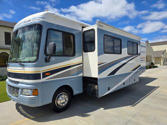 2005 Fleetwood Bounder 32FT 2 Side Outs 8.1 Workhorse