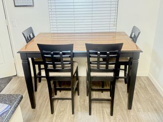 Beautiful counter high table 4 chairs