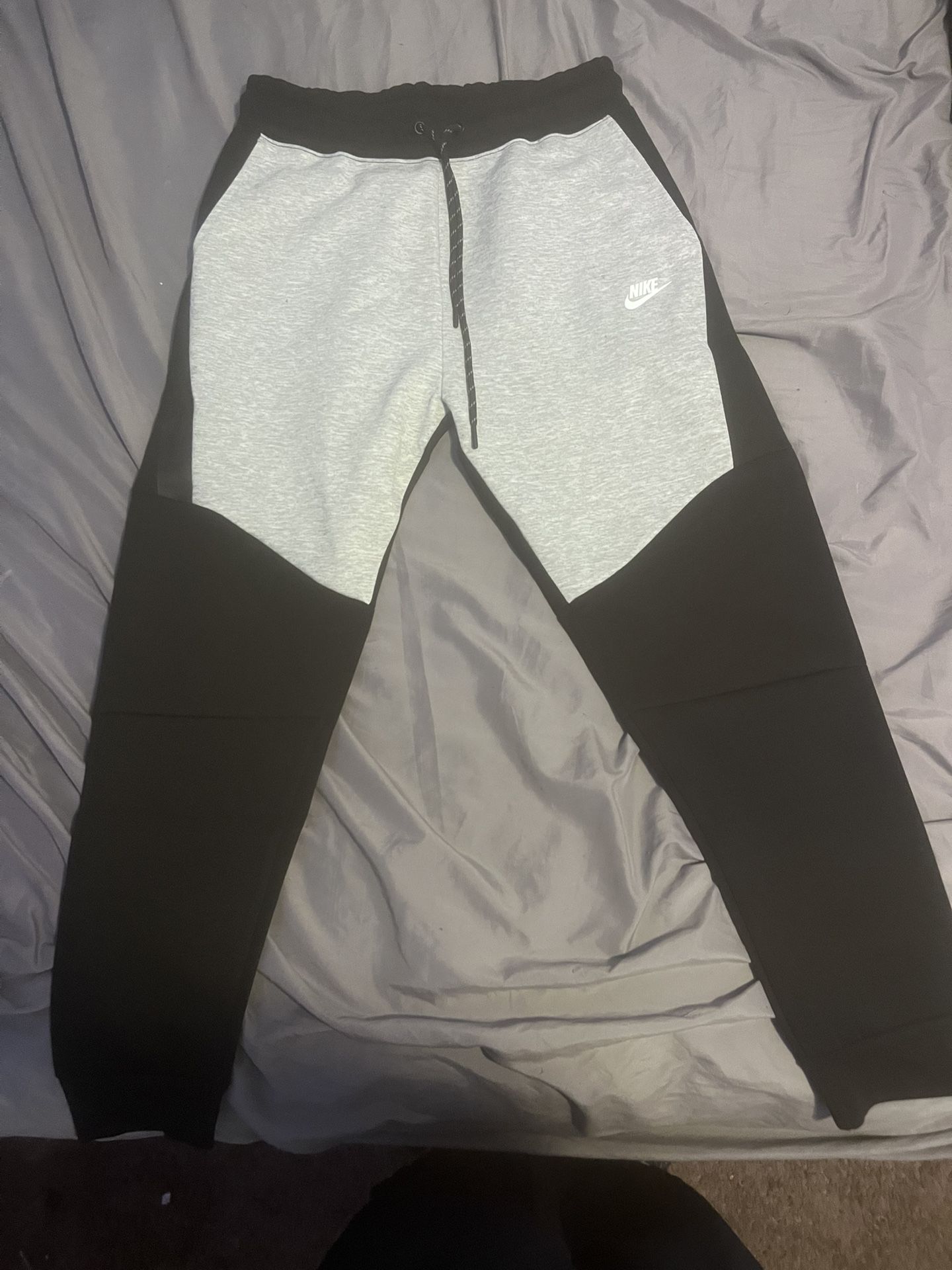 Nike Tech Sweatspants Medium 