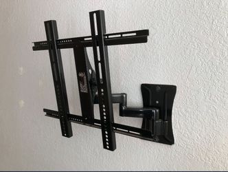 Sanus 26”-47” TV Wall Mount