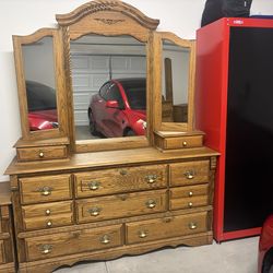 Bedroom Set ( Queen Size Solid Oak) Excellent Condition