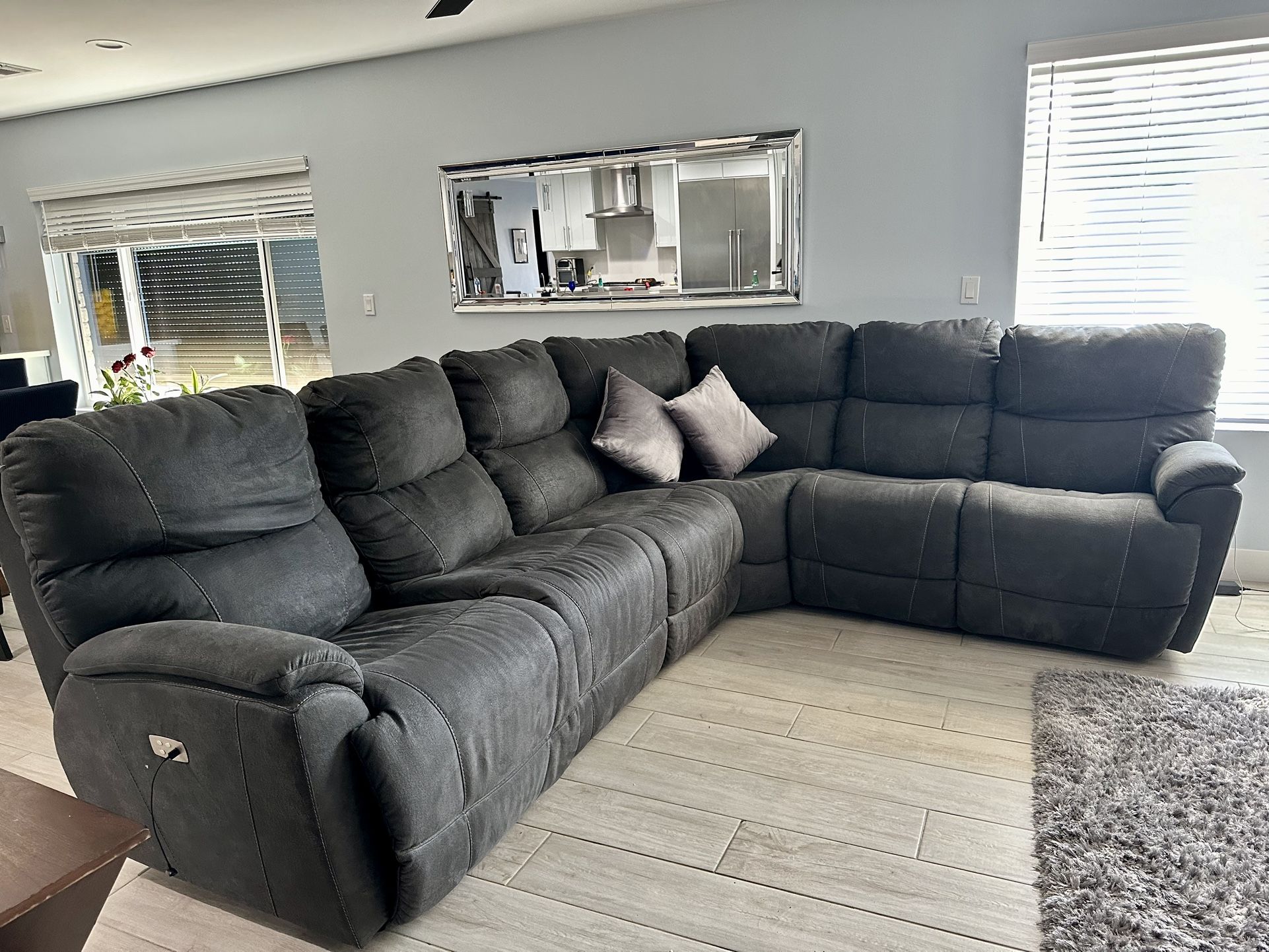 La-Z-Boy Trouper Sectional Couch Condition: Excellent 