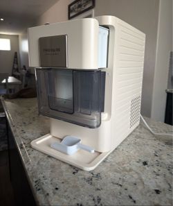 Frigidaire Crushed Ice Maker (Cream Color)