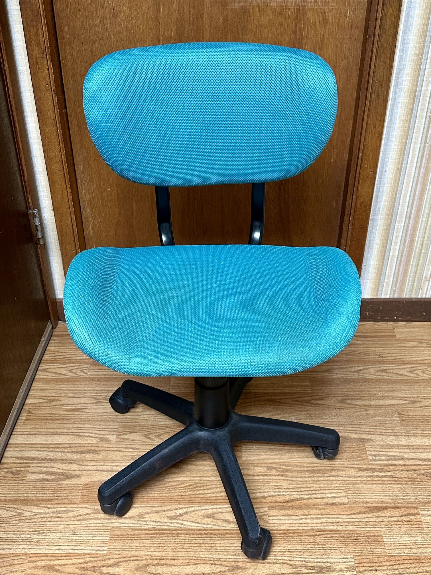 Teal Colored Office Chair 