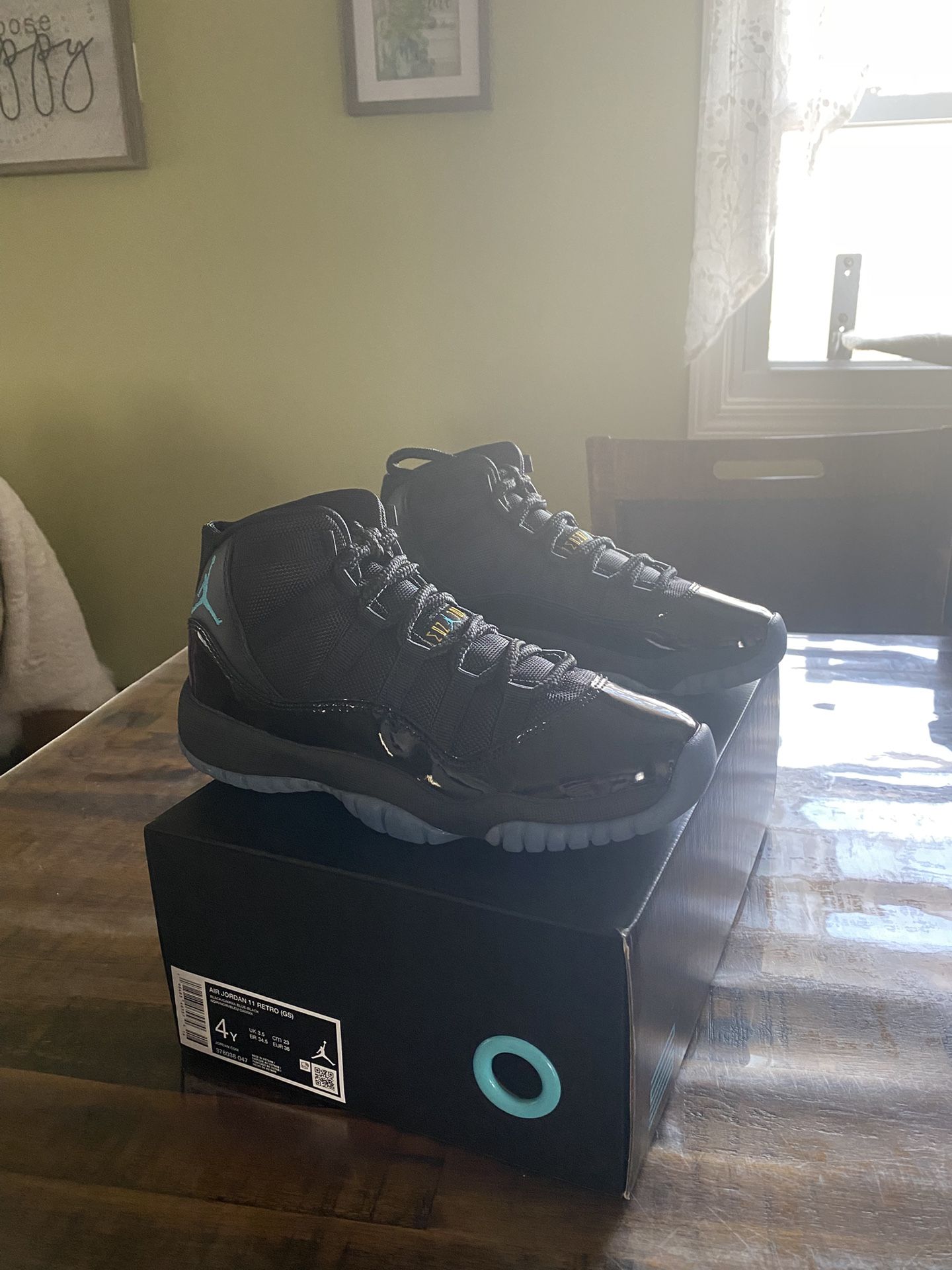 AIR JORDAN 11 GAMMA BLUE GRADESCHOOL SIZE 4y
