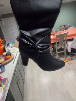 Black Knee-High Heeled Boot