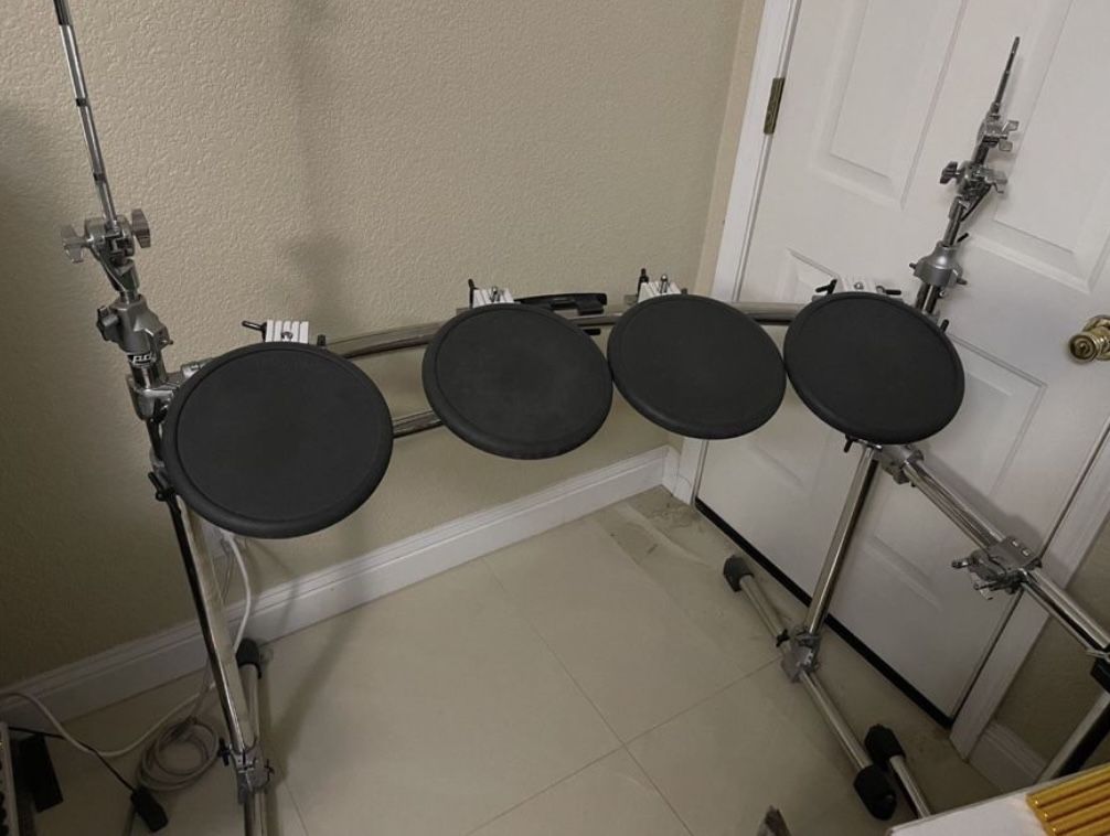 PDP DRUM RACK WITH ROLAND PD9 Pads
