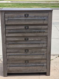 DRESSER