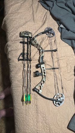 Left handed Diamond Prism compound bow