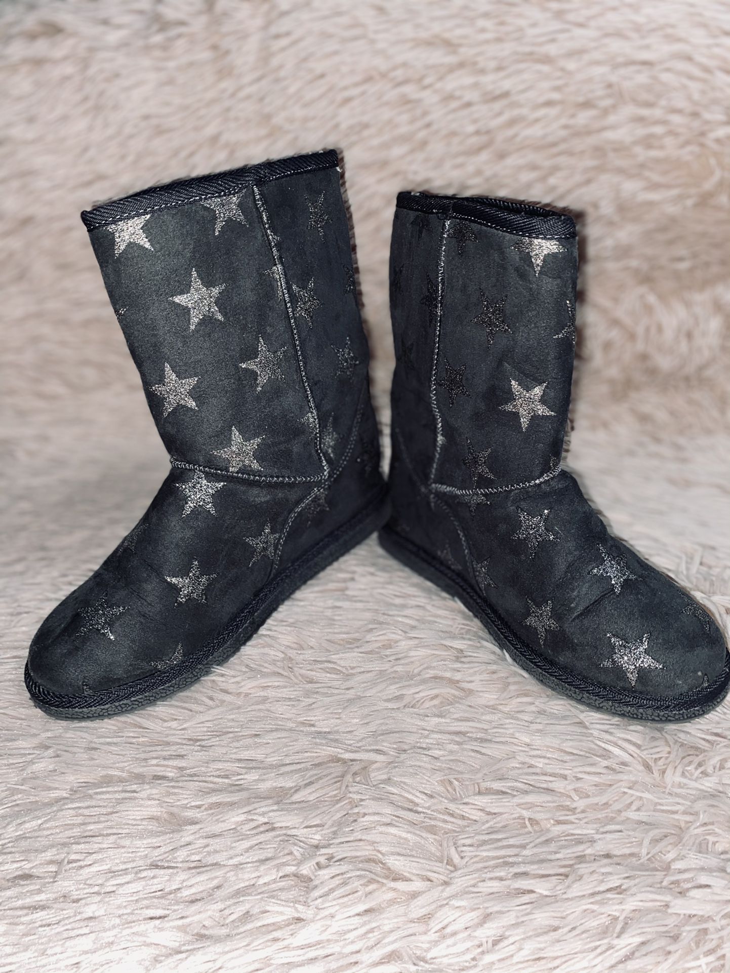 Harper Canyon Grey Boots With Star Prints