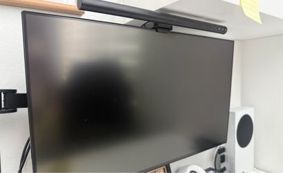 LG - UltraGear monitor + lightbar