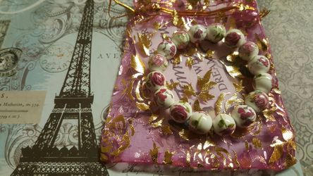 Hand crafted stretchable bracelet