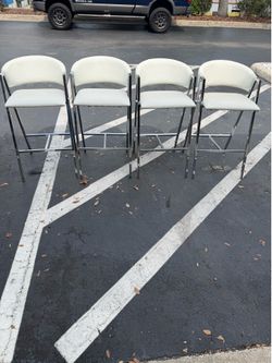10 High chairs (4) cushioned (6) plastic