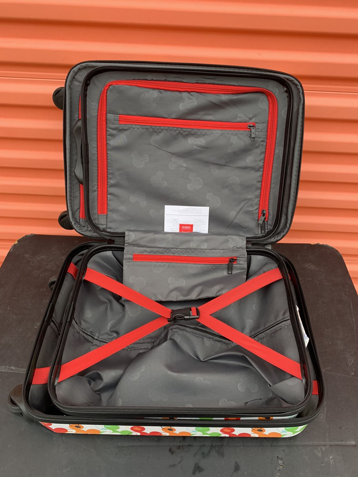 AMERICAN TOURISTER SET