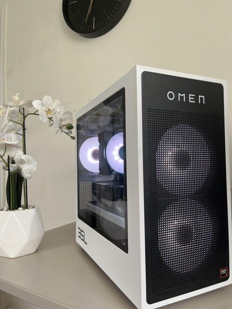 White And Black Gaming Pc